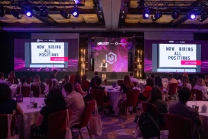 Anita Lettink delivering a keynote about workforce trends in Rumania