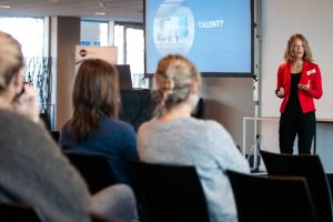 Anita Lettink giving a workshop about Talent