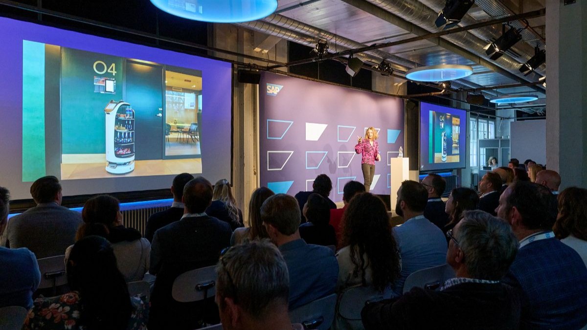 HR Technology and AI keynote speaker Anita Lettink delivering a corporate keynote for SAP SuccessFactors in Switzerland