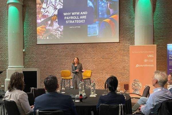 Anita Lettink speaking to executives about payroll strategy